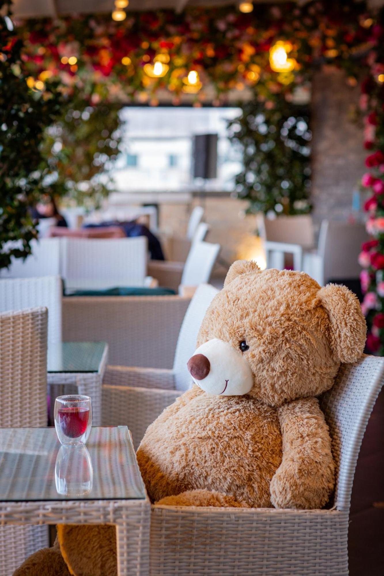 River Side Hotel Tbilisi Zewnętrze zdjęcie Teddy bear